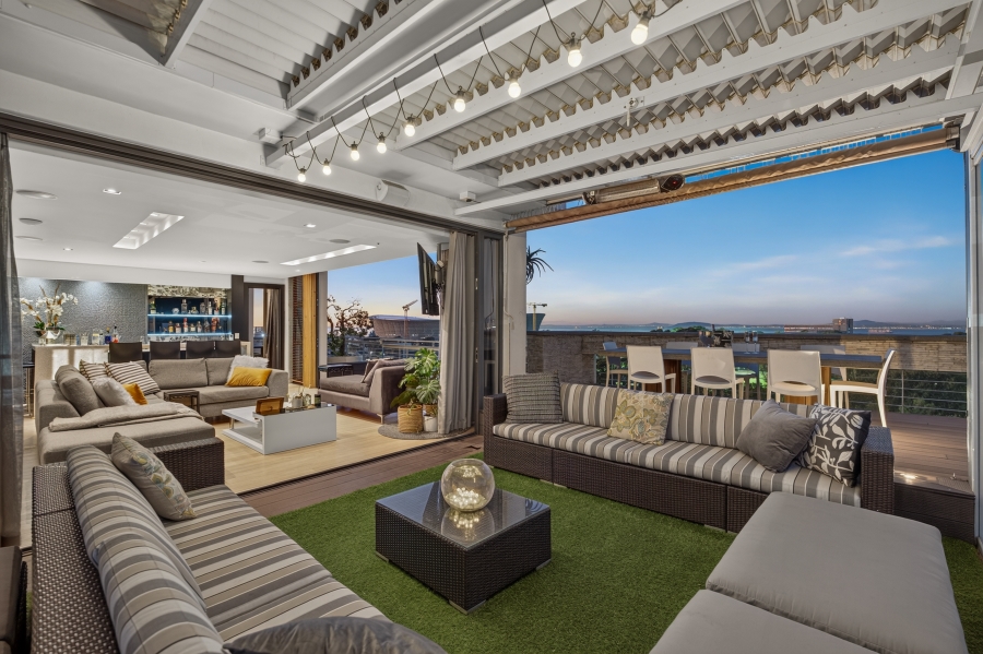 To Let 2 Bedroom Property for Rent in Green Point Western Cape